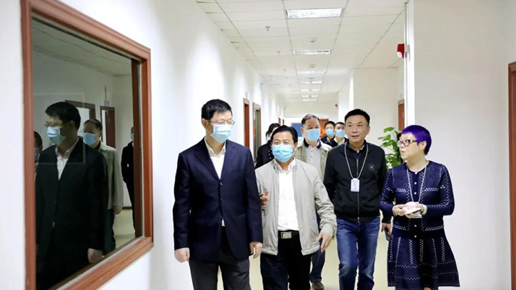 省政府口岸辦副主任、省商務(wù)廳口岸處處長(zhǎng)羅專一行蒞臨炬神電子開展聯(lián)點(diǎn)服務(wù)工作