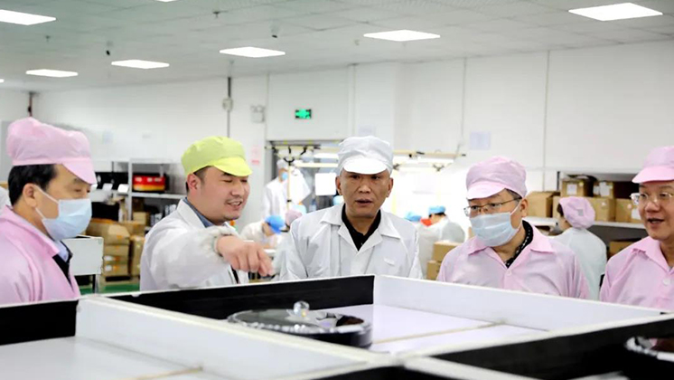 省人大常委會(huì)委員、省人大財(cái)政經(jīng)濟(jì)委員會(huì)主任委員張亦賢一行調(diào)研炬神電子