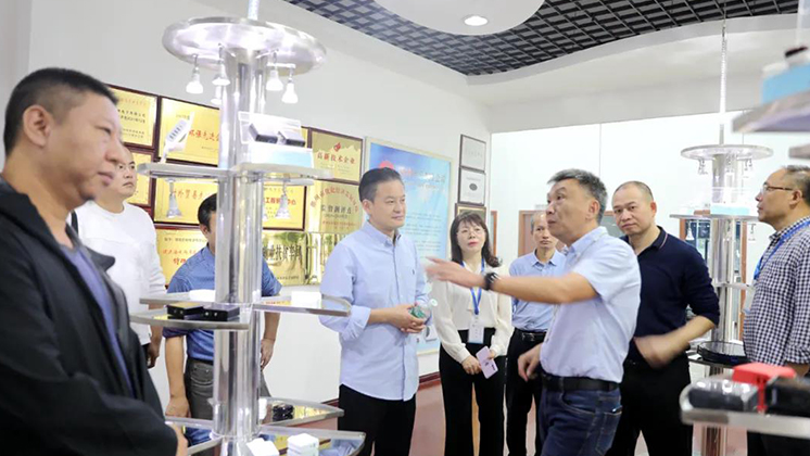 市政協(xié)副主席、九三學(xué)社郴州市委主委潘執(zhí)坤一行調(diào)研炬神電子